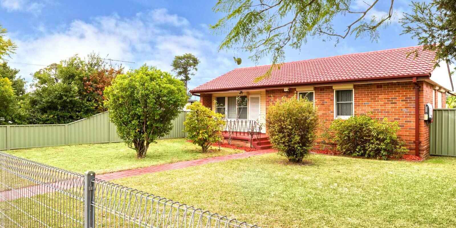 38 Bougainville Road Lethbridge Park 38 Bougainville Road Lethbridge Park