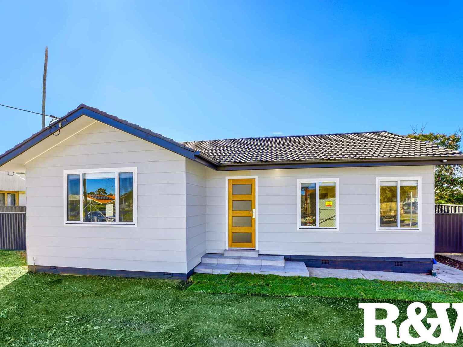 17 Samoa Place Lethbridge Park