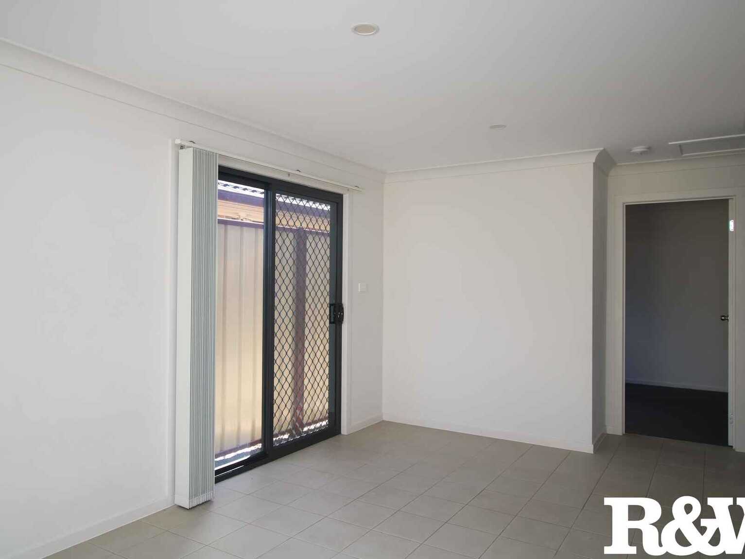 10A Dale Grove Hebersham