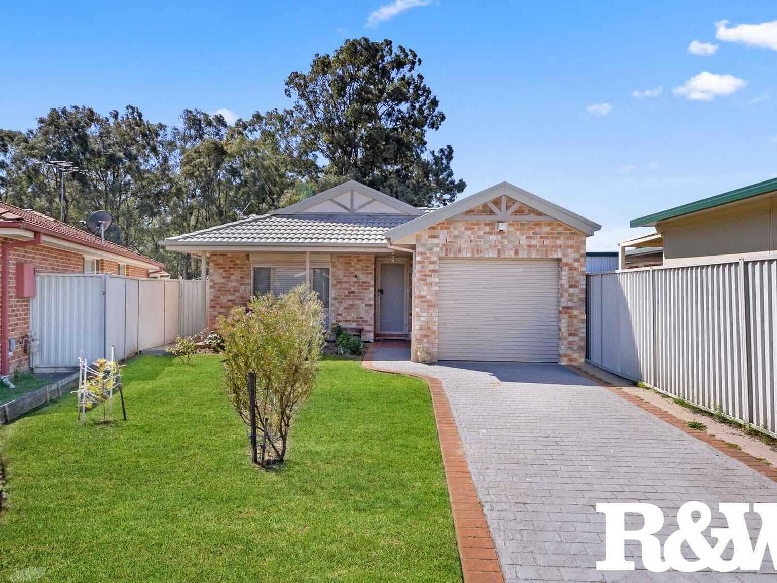4 Tallinn Grove Rooty Hill
