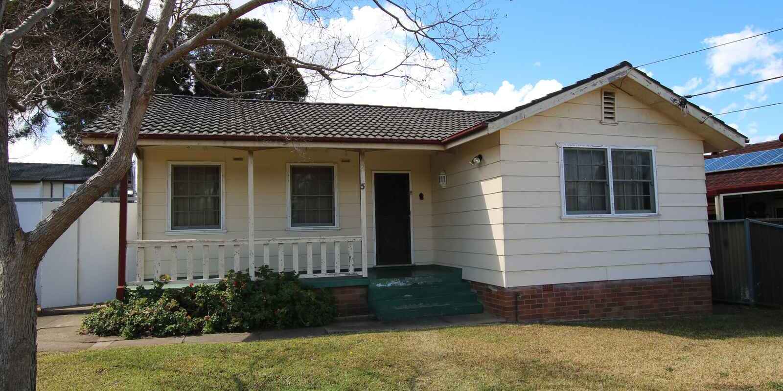 5 Leyte Avenue Lethbridge Park