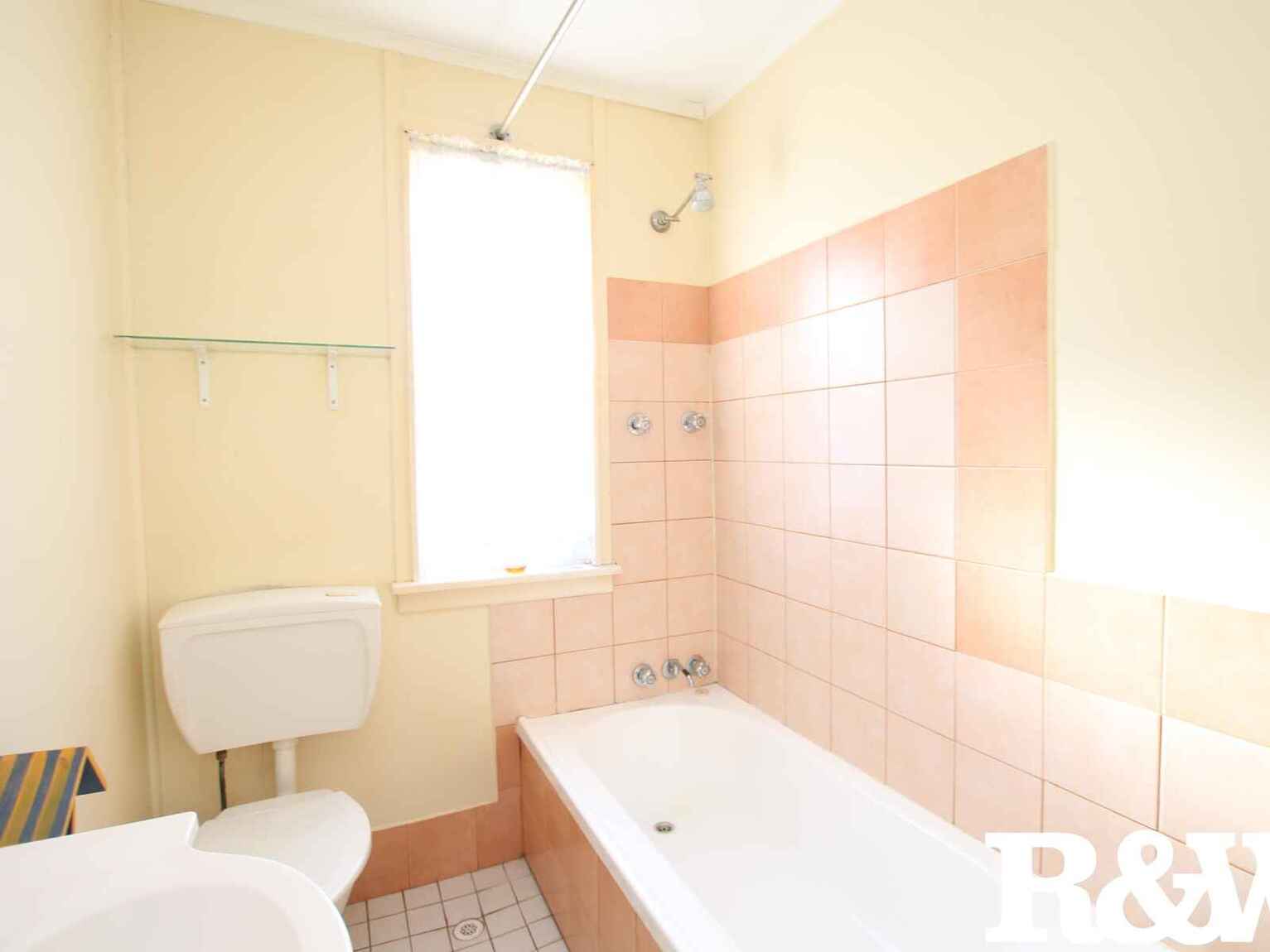 5 Leyte Avenue Lethbridge Park