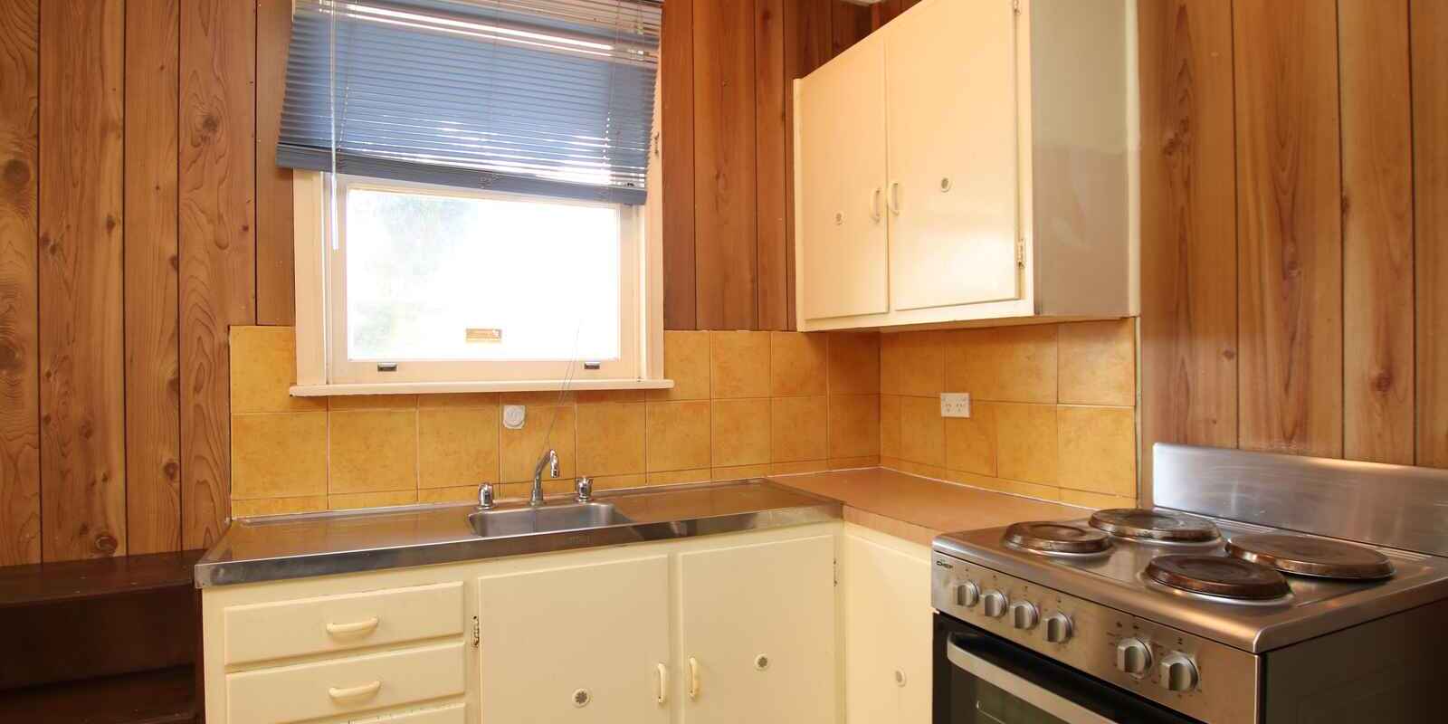 5 Leyte Avenue Lethbridge Park