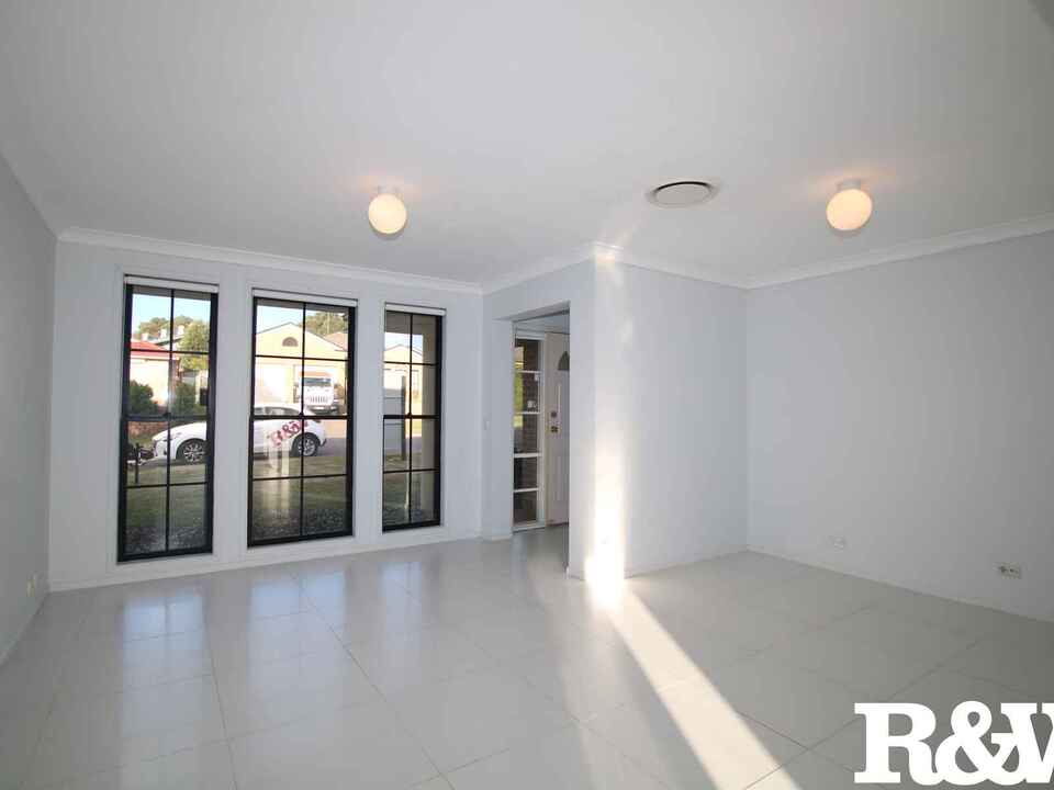 12 Dara Crescent Glenmore Park