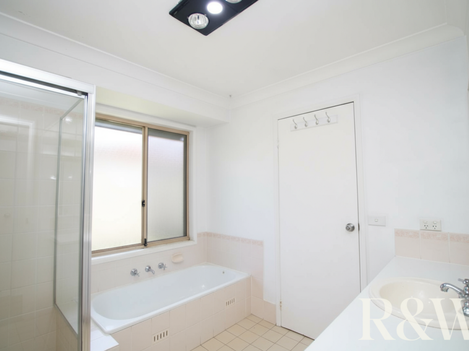 18 Rathmore Circuit Glendenning