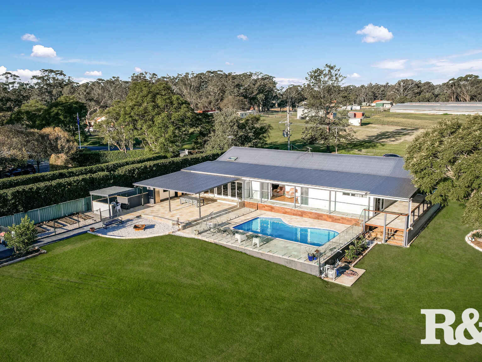 17 Clare Crescent Oakville 17 Clare Crescent Oakville