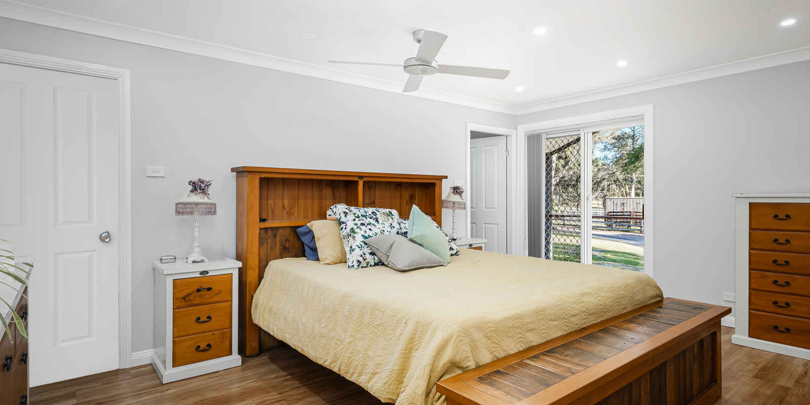 17 Clare Crescent Oakville 17 Clare Crescent Oakville