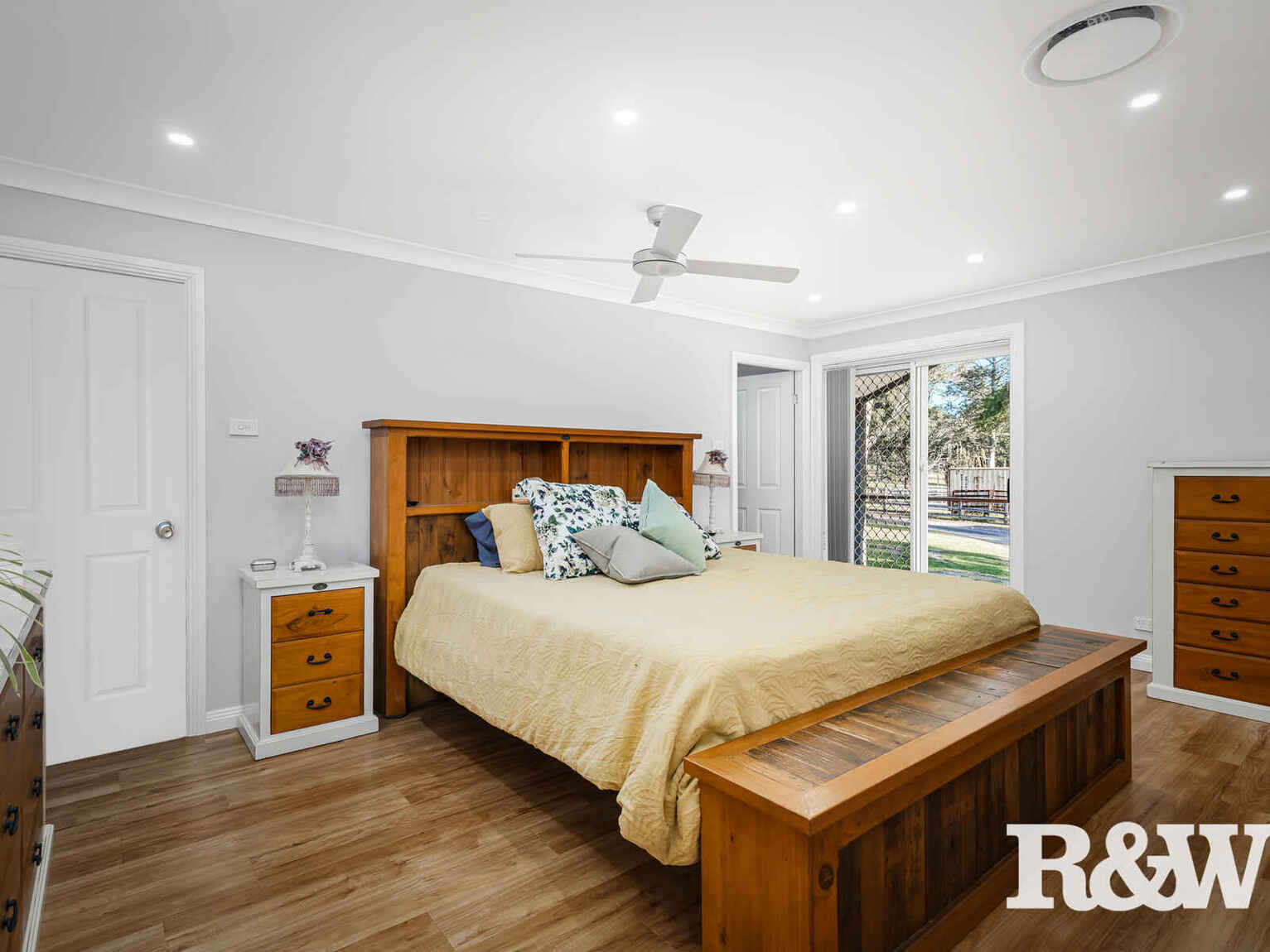 17 Clare Crescent Oakville 17 Clare Crescent Oakville