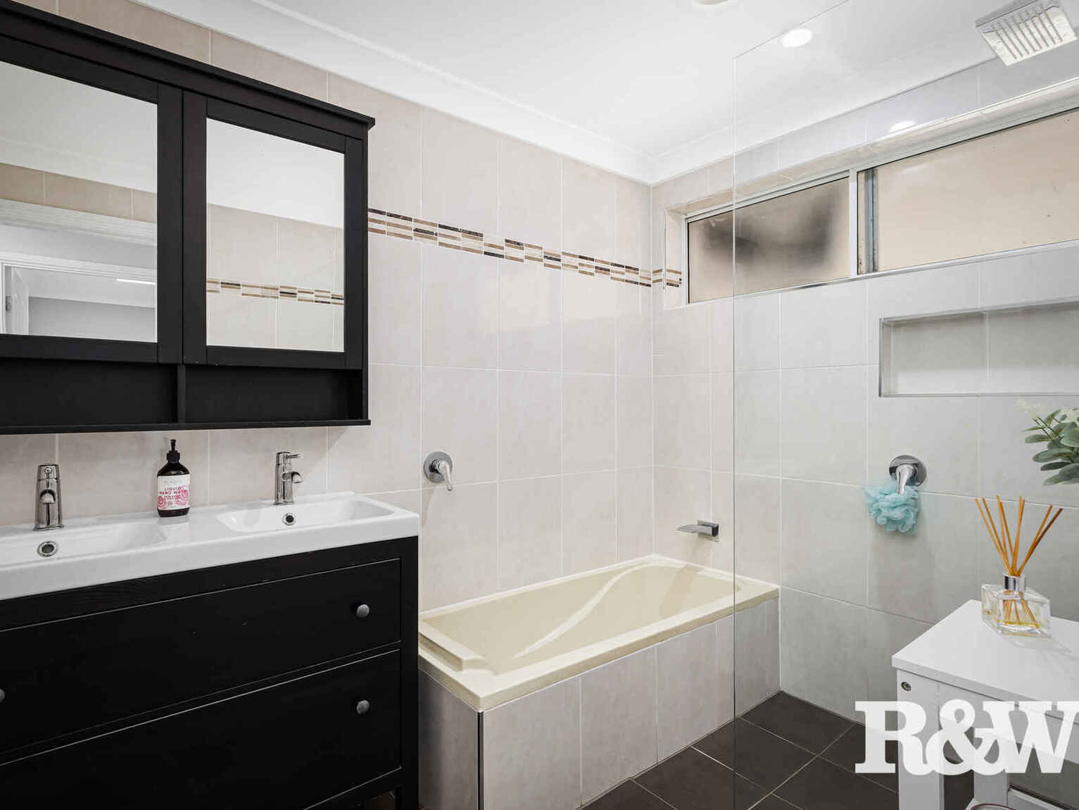 17 Clare Crescent Oakville 17 Clare Crescent Oakville