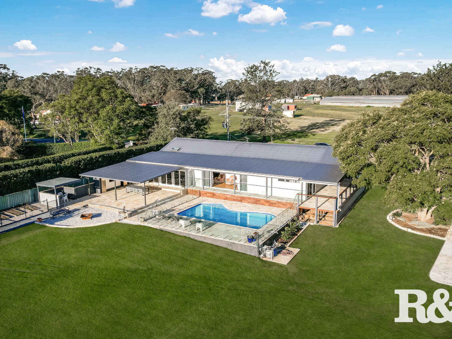 17 Clare Crescent Oakville 17 Clare Crescent Oakville