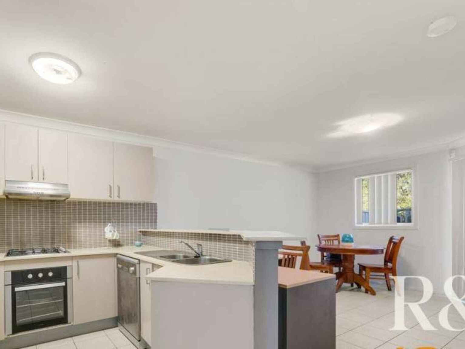 11/98-102 Victoria Street Werrington