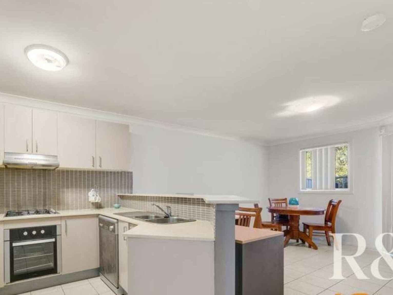 11/98-102 Victoria Street Werrington