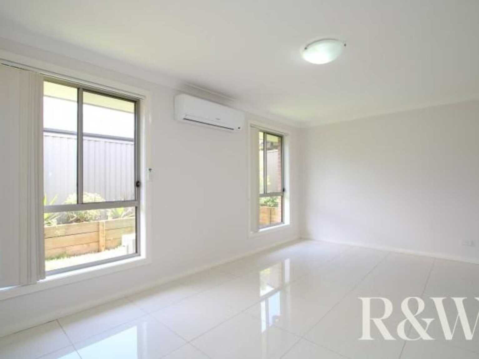 3b Binalong Road Jordan Springs