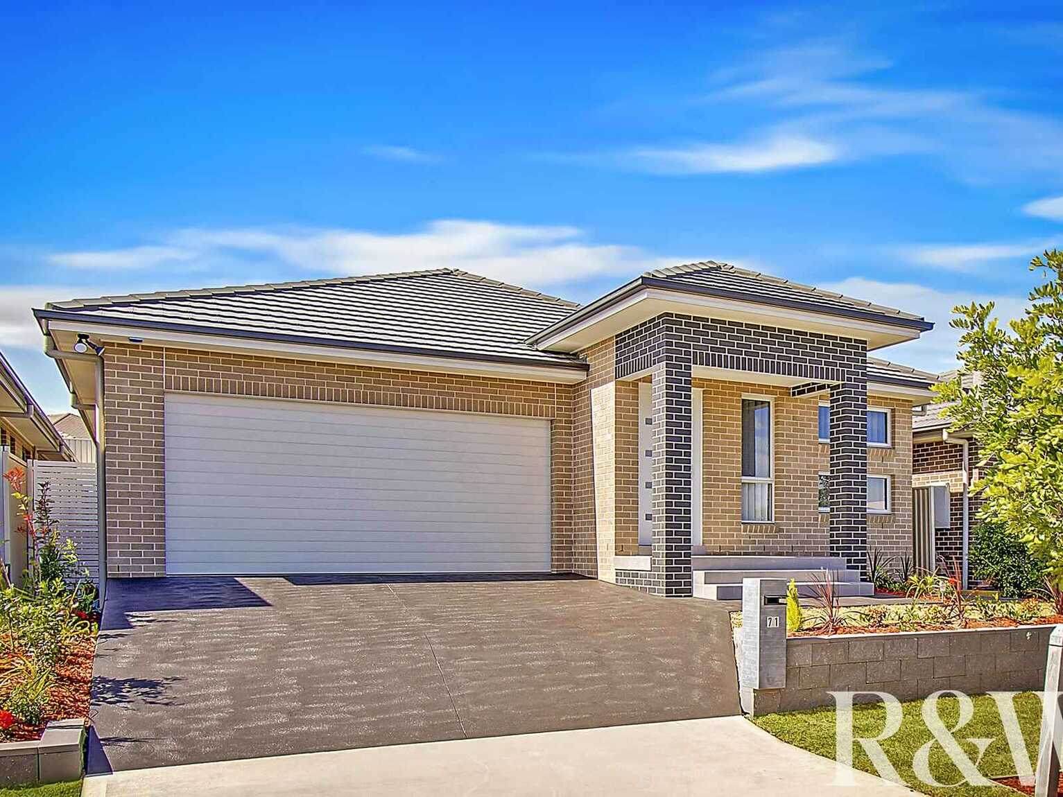 71 Richards Loop Oran Park