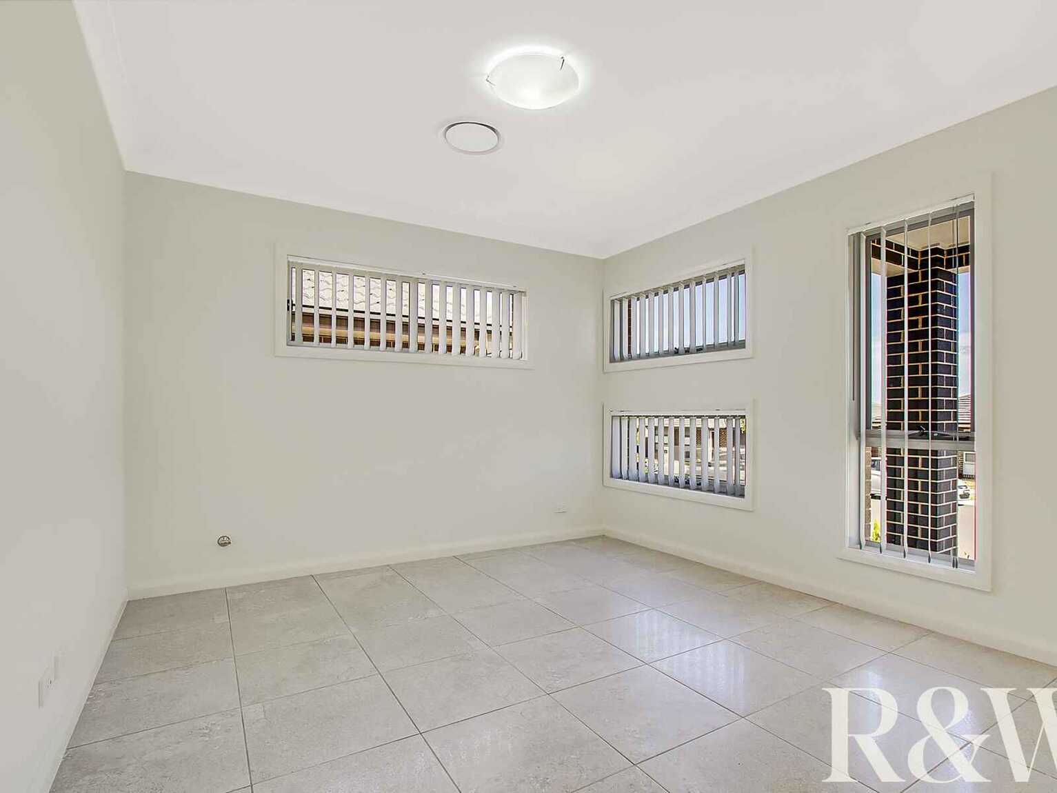 71 Richards Loop Oran Park