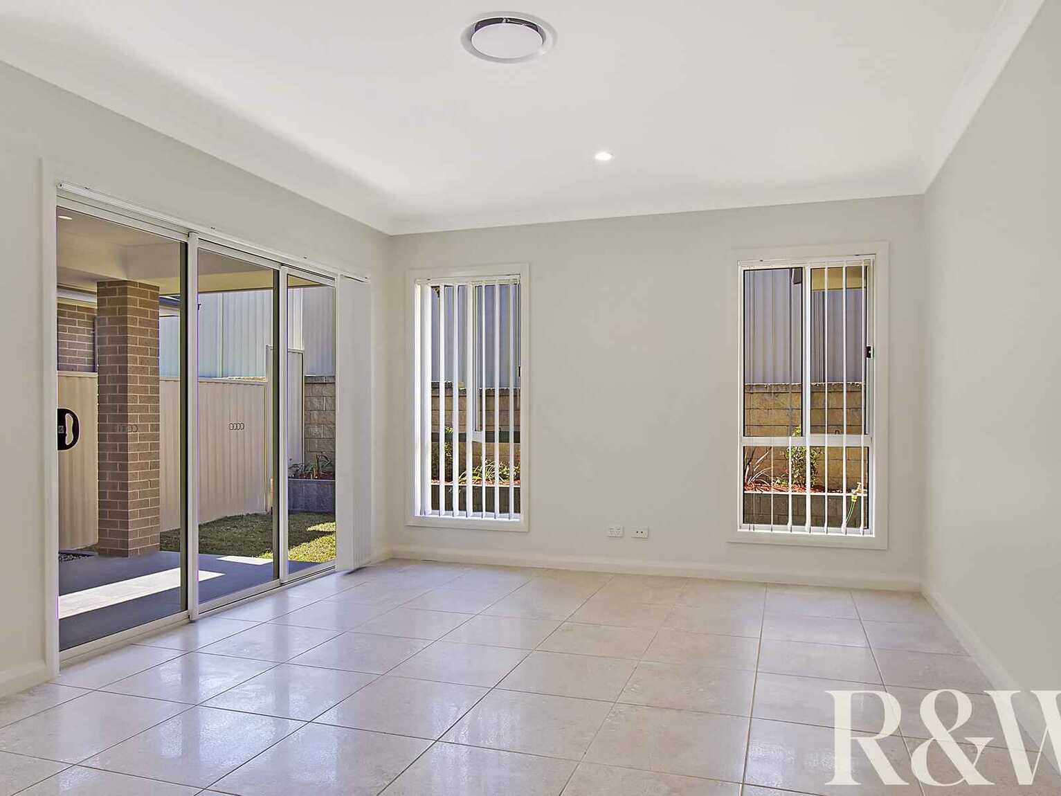 71 Richards Loop Oran Park