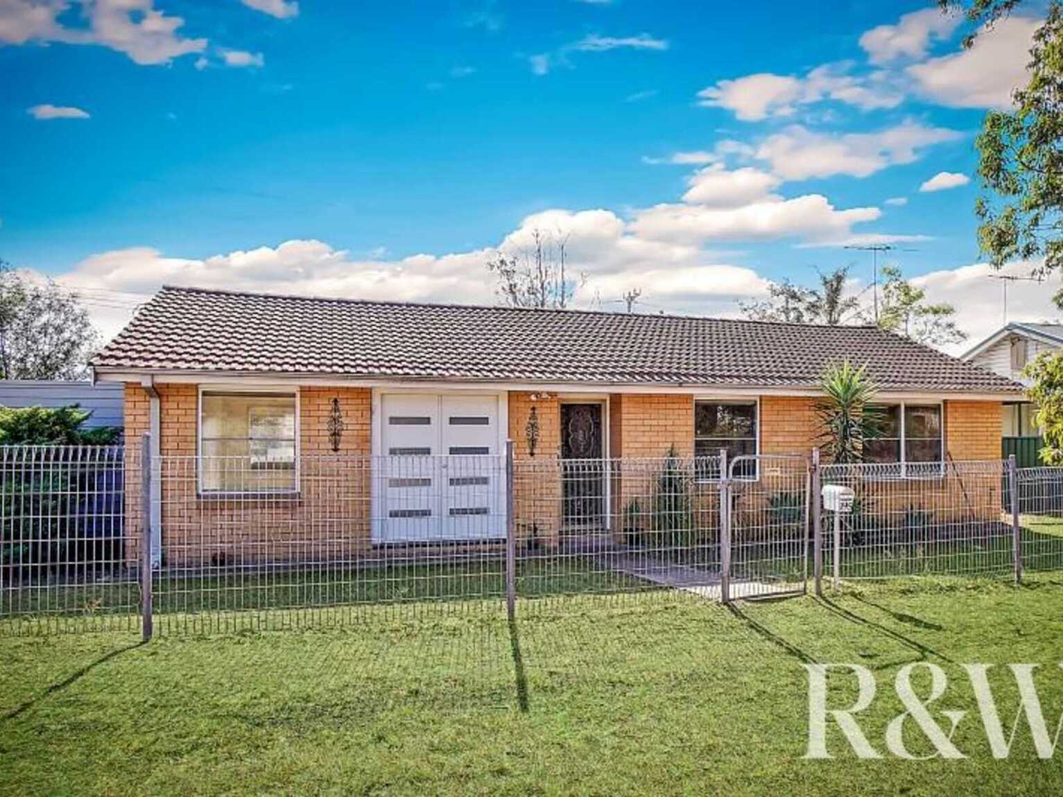 195 Maple Road North St Marys