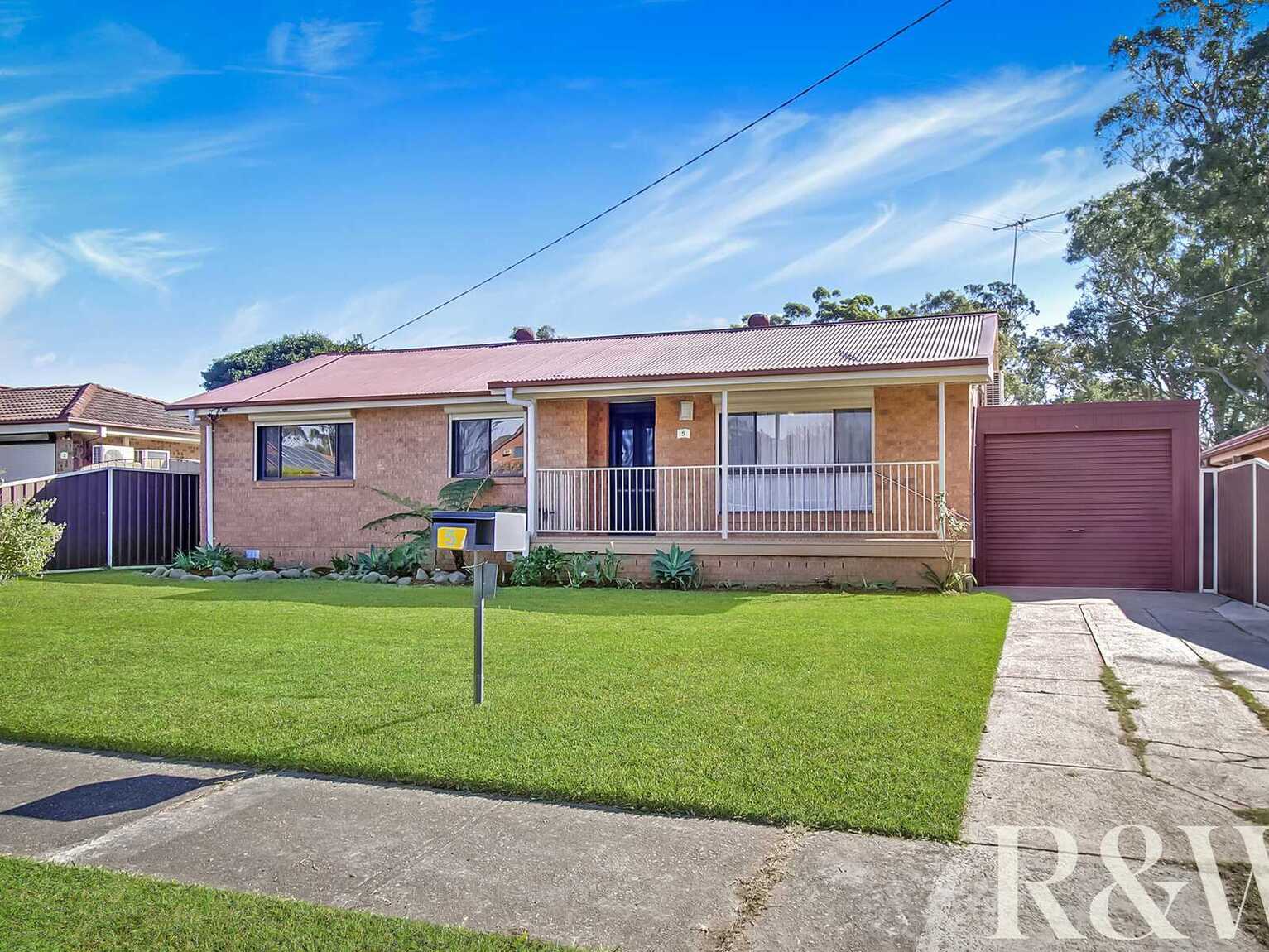 5 White Place Rooty Hill
