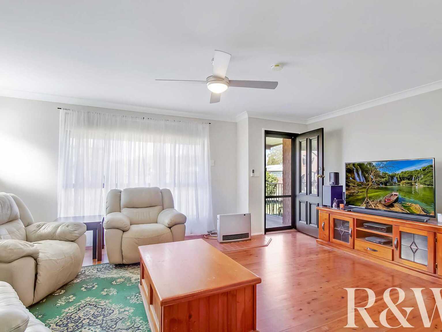 5 White Place Rooty Hill