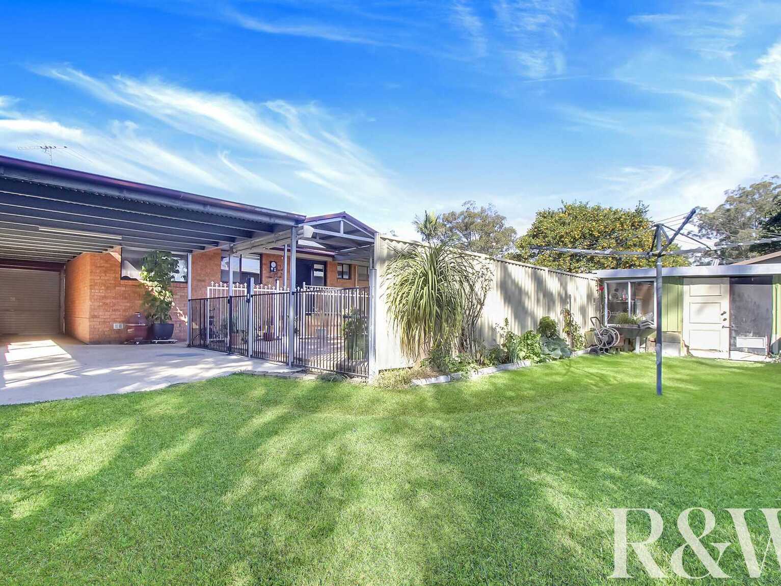5 White Place Rooty Hill