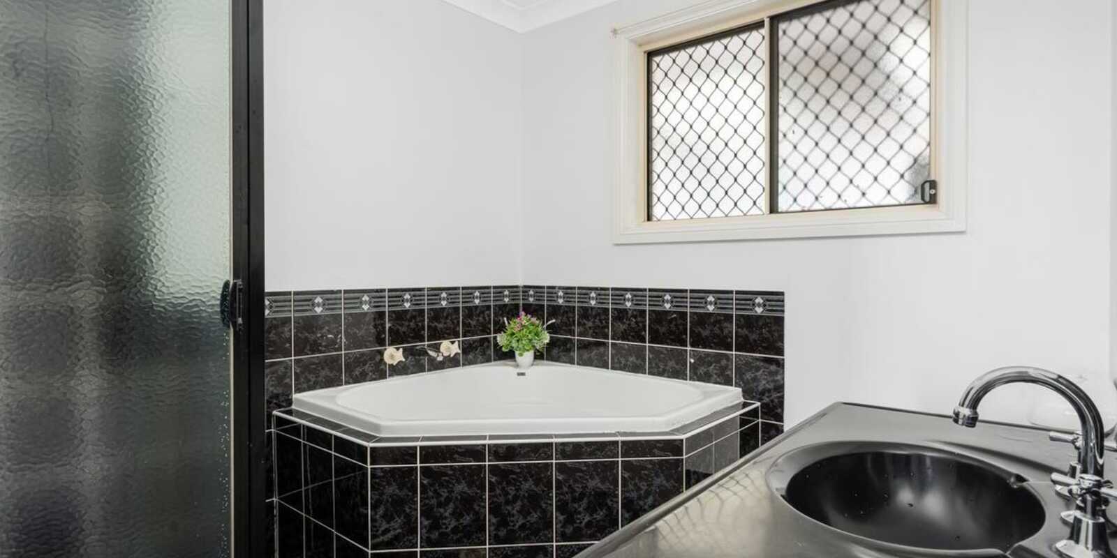 17 Mabuhay Grove Mount Druitt