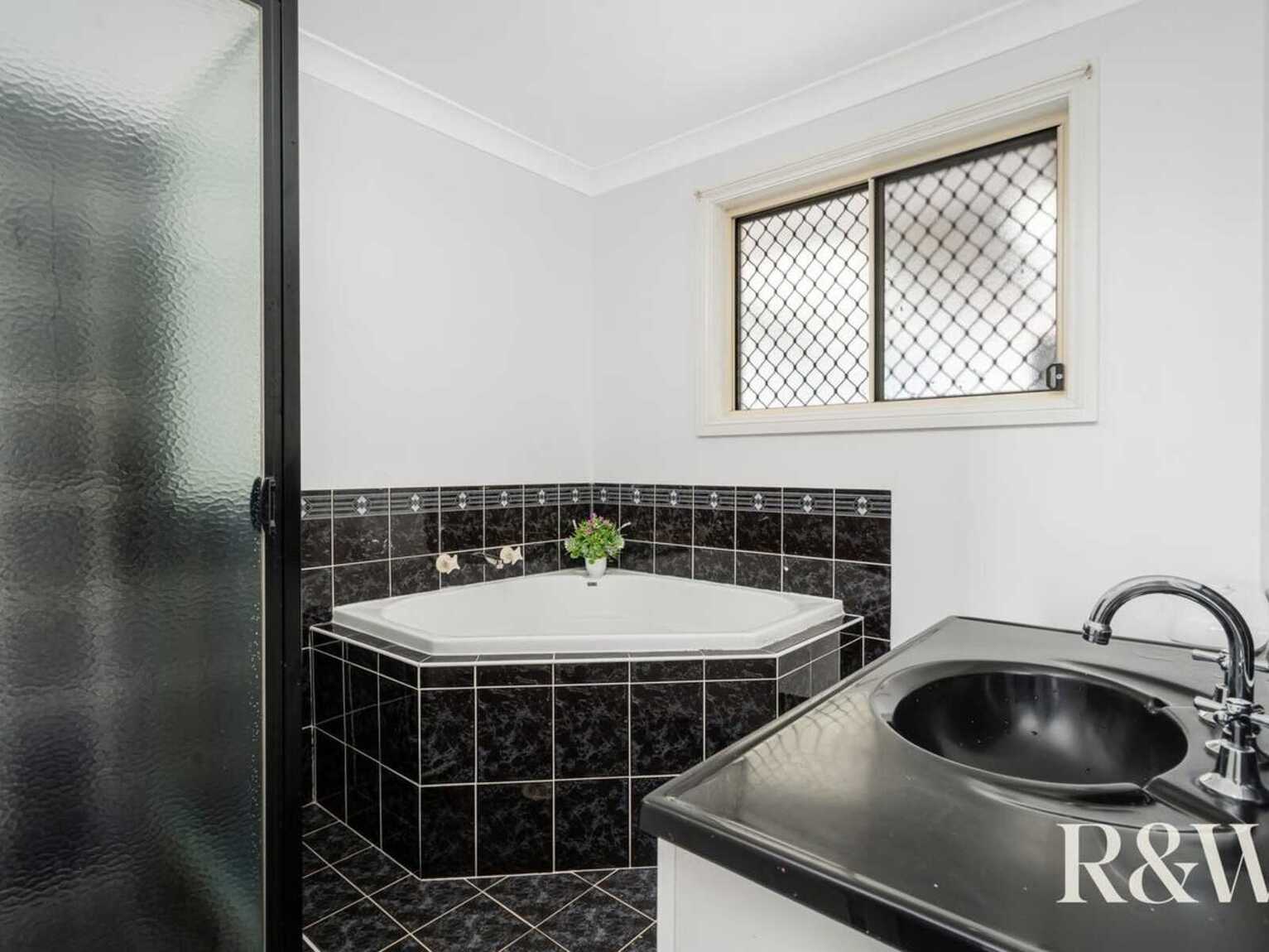 17 Mabuhay Grove Mount Druitt