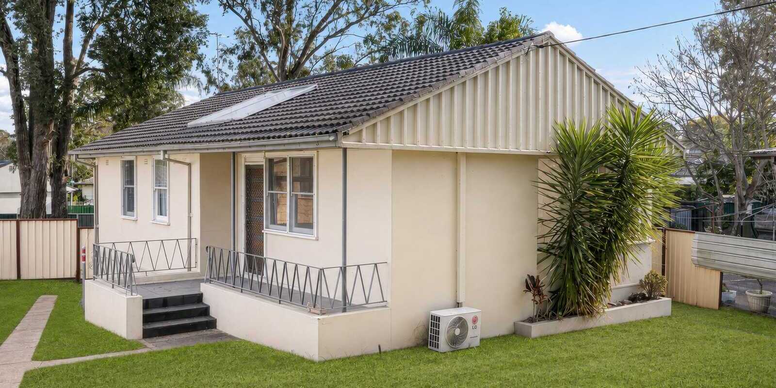 64 & 64A Lucena Crescent Lethbridge Park 64 & 64A Lucena Crescent Lethbridge Park