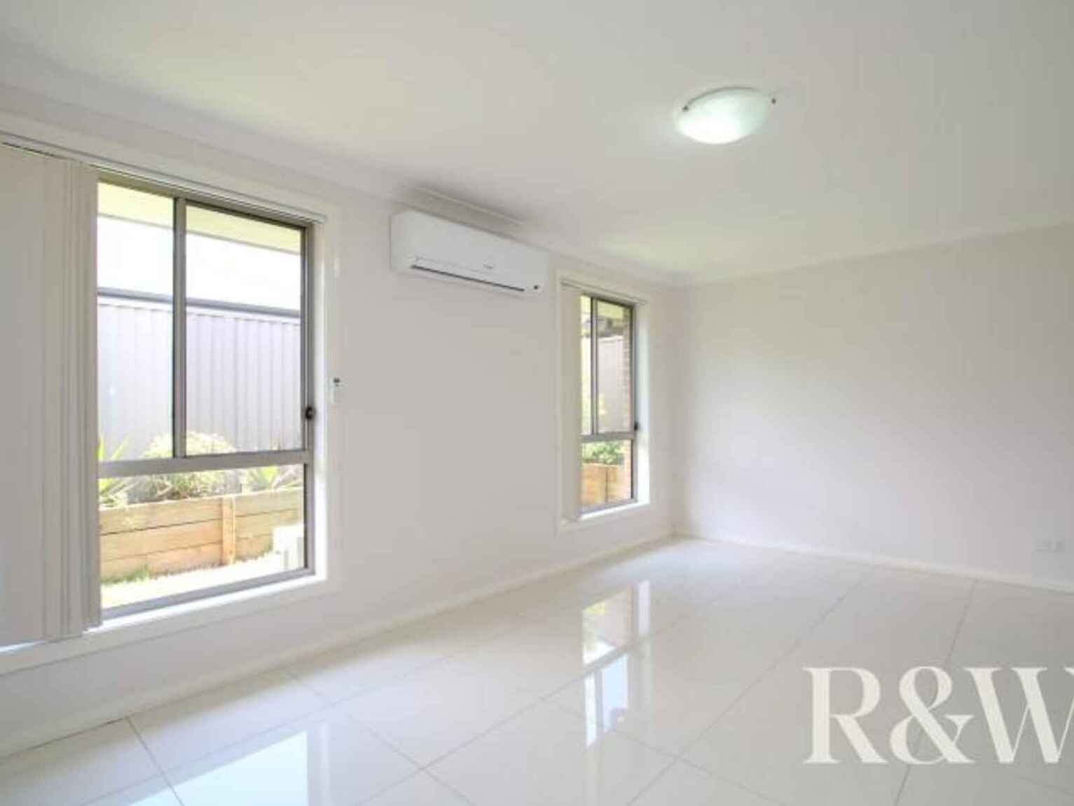 3b Binalong Road Jordan Springs