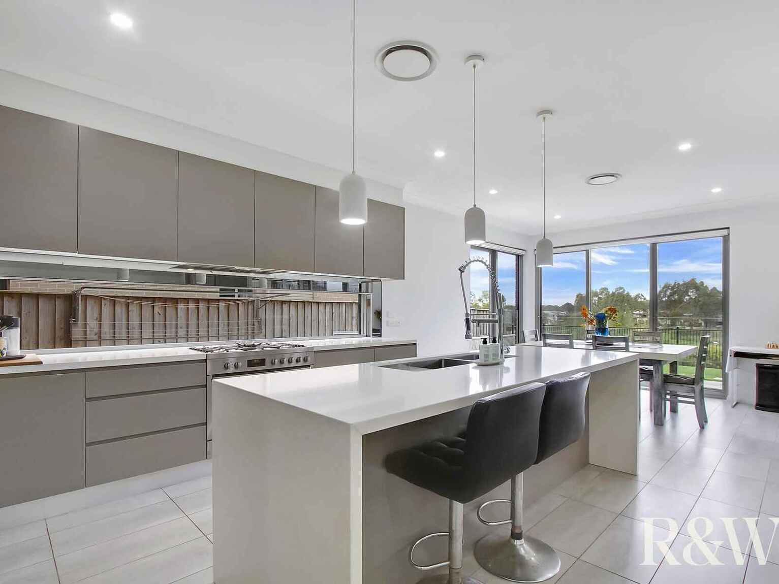 8 Aspect Crescent Colebee